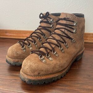 Vintage Vasque Suede Leather Mountaineering Hiking Boots Brown Mens 8.5 Women 10